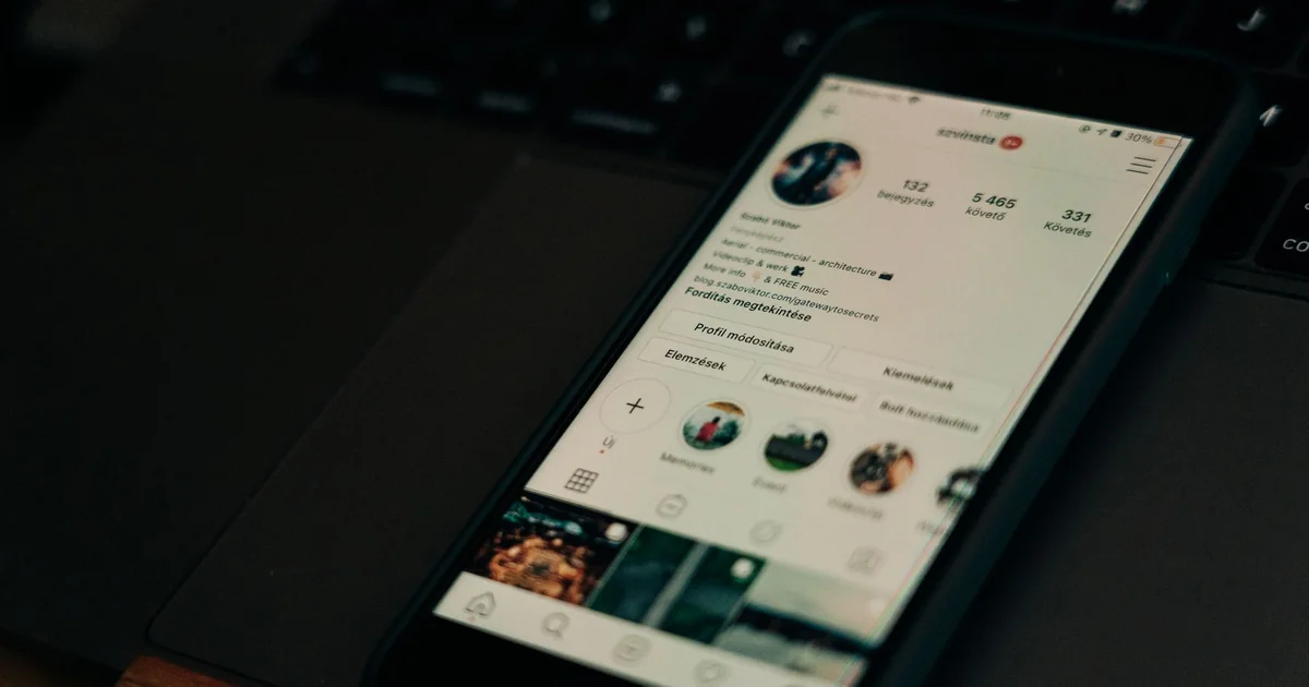 Your Algorithm Instagram : visuel Nothing présentant la nouvelle fonctionnalité de contrôle algorithmique